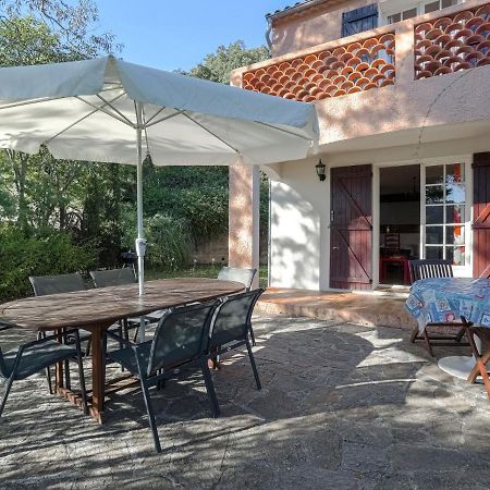 Snug Holiday Home In Bormes Les Mimosas With Pool Esterno foto