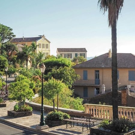 Snug Holiday Home In Bormes Les Mimosas With Pool Esterno foto