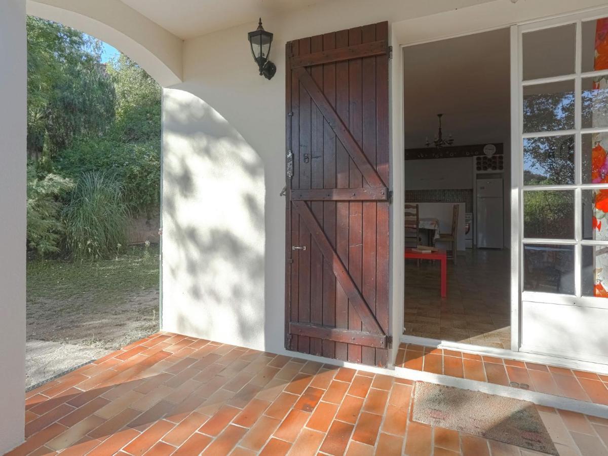 Snug Holiday Home In Bormes Les Mimosas With Pool Esterno foto
