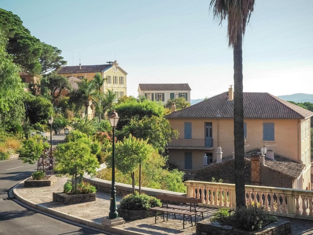 Snug Holiday Home In Bormes Les Mimosas With Pool Esterno foto