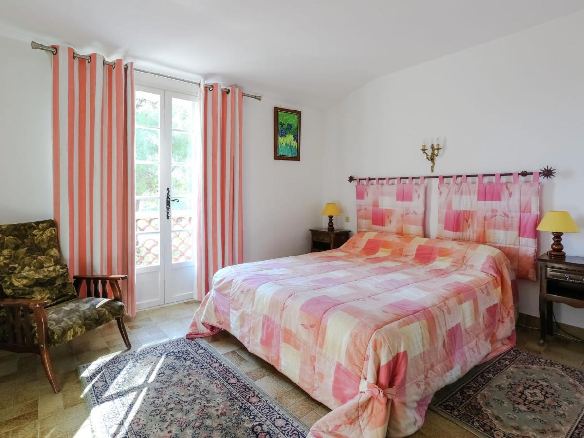 Snug Holiday Home In Bormes Les Mimosas With Pool Esterno foto