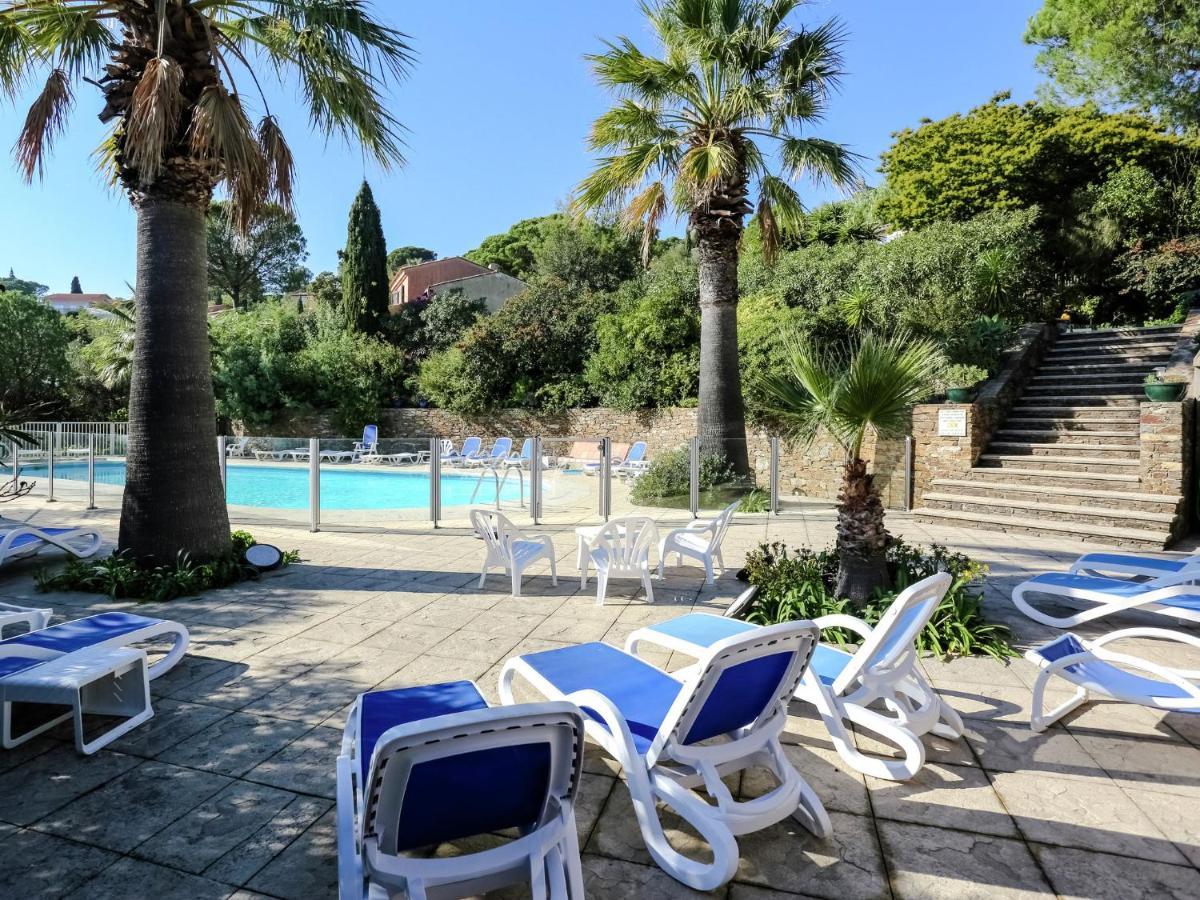 Snug Holiday Home In Bormes Les Mimosas With Pool Esterno foto
