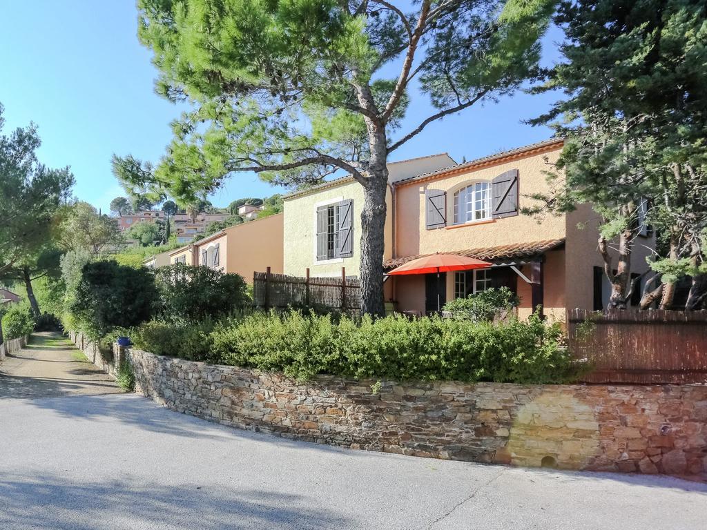 Snug Holiday Home In Bormes Les Mimosas With Pool Esterno foto