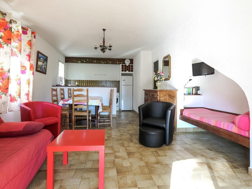 Snug Holiday Home In Bormes Les Mimosas With Pool Esterno foto