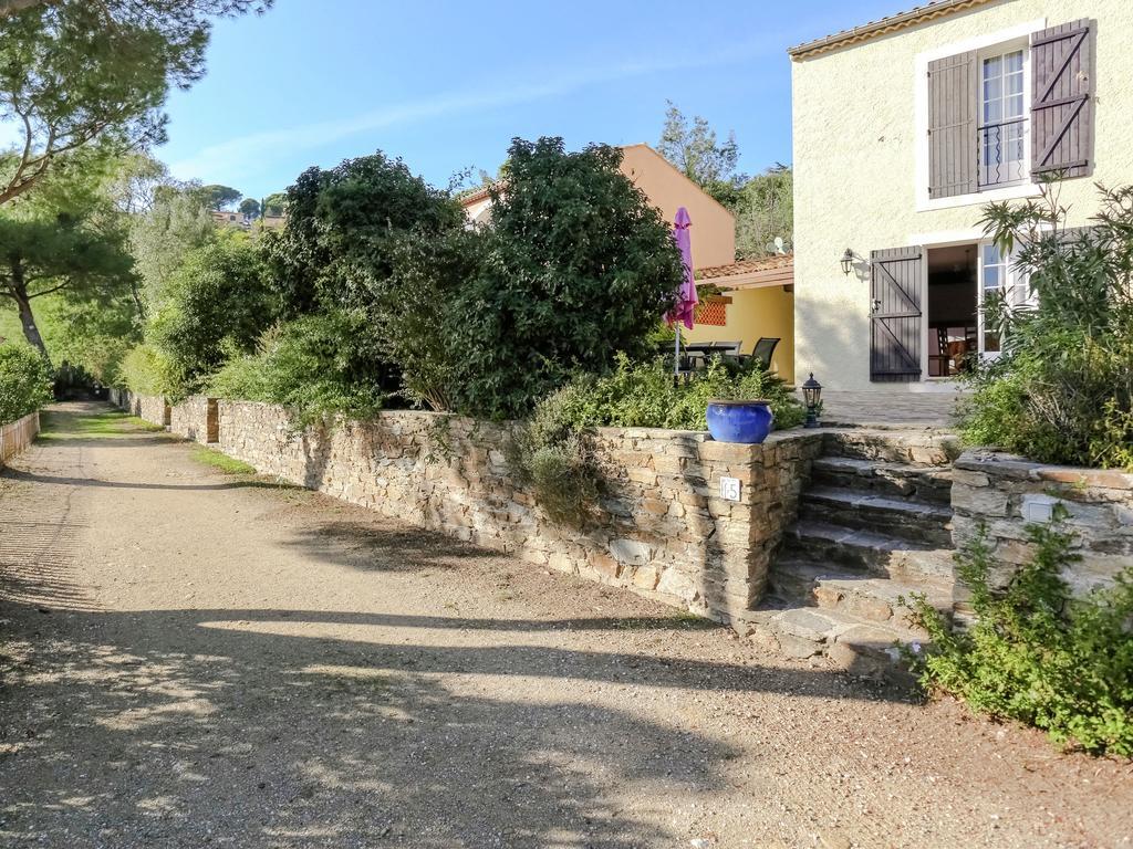 Snug Holiday Home In Bormes Les Mimosas With Pool Esterno foto